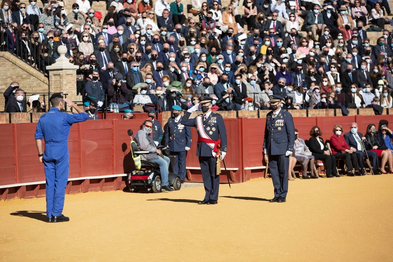 Jura de bandera en la plaza de toros de la Maestranza de Sevilla