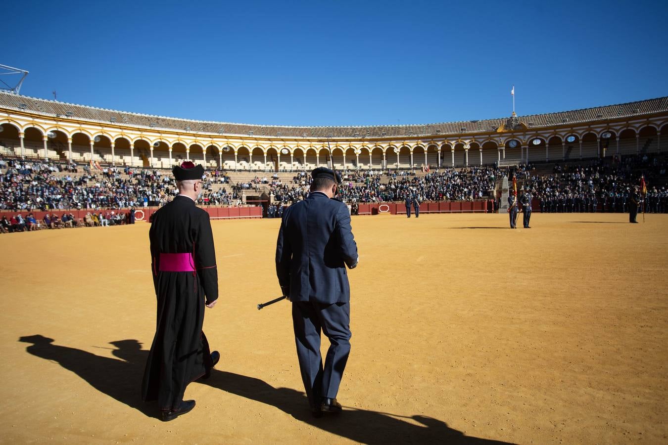 Jura de bandera en la plaza de toros de la Maestranza de Sevilla