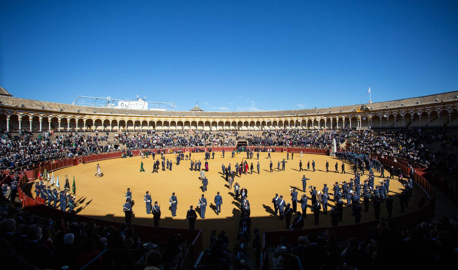 Jura de bandera en la plaza de toros de la Maestranza de Sevilla