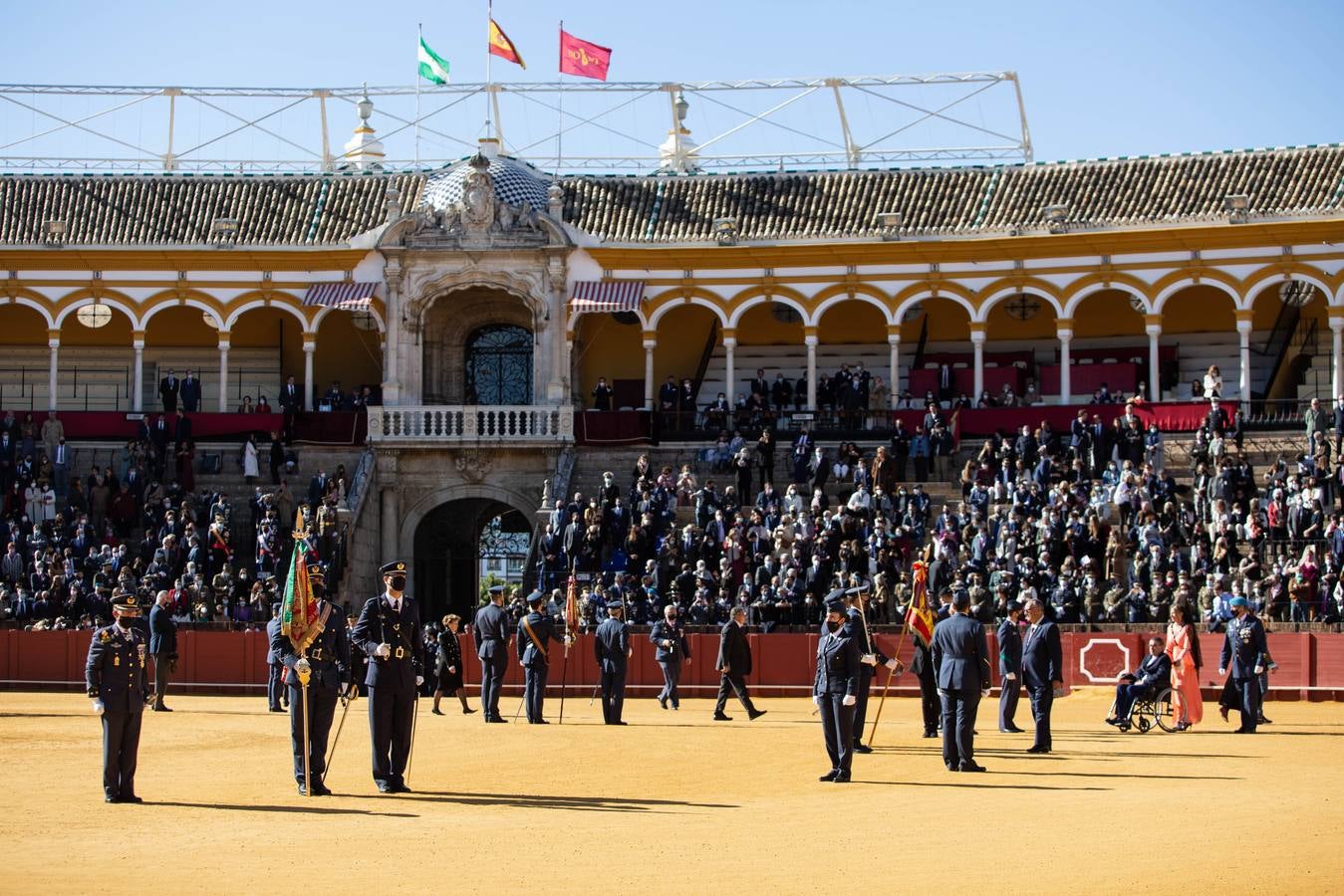 Jura de bandera en la plaza de toros de la Maestranza de Sevilla