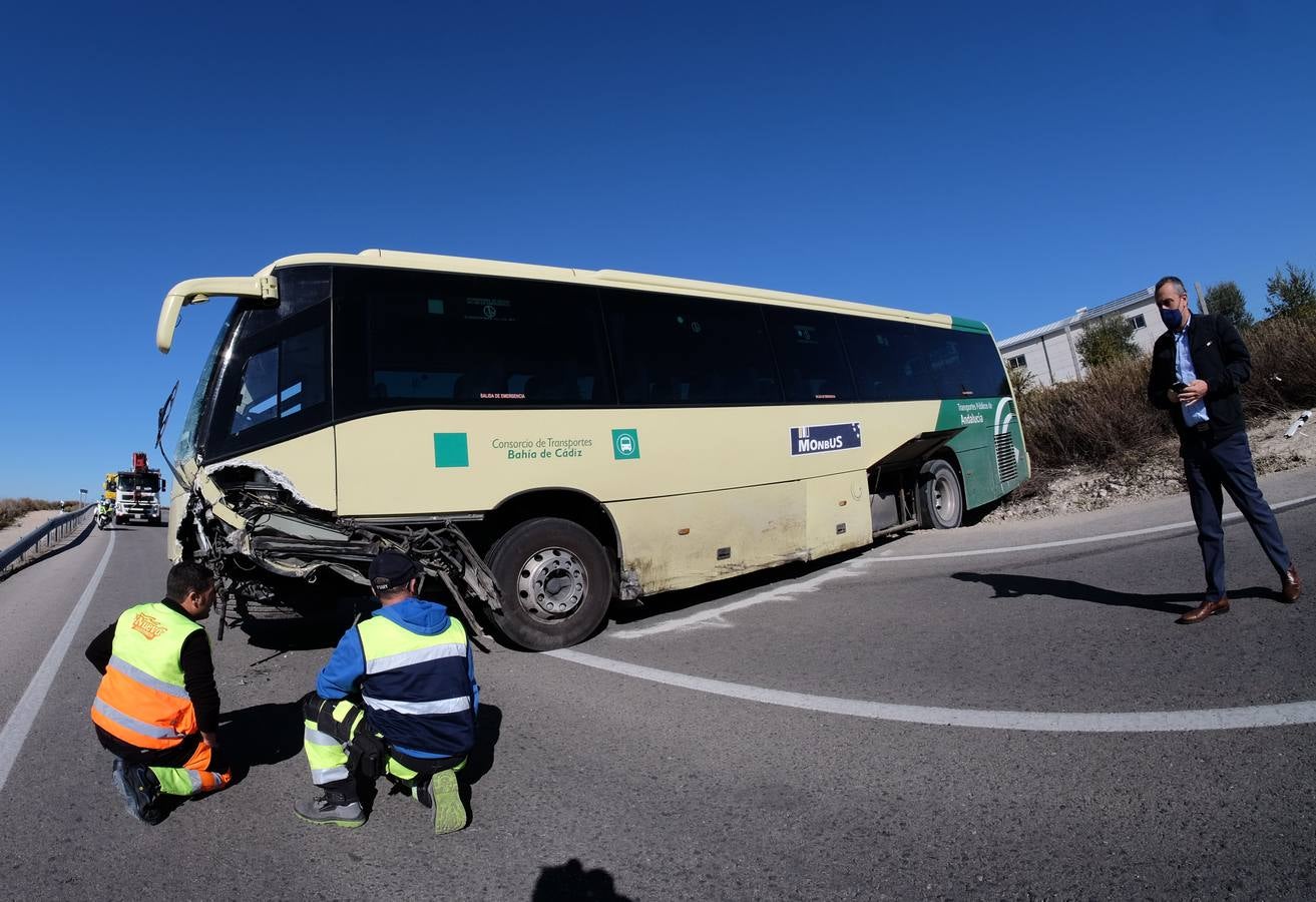 Fotos: Accidente de coche y autobús en La Barca de la Florida