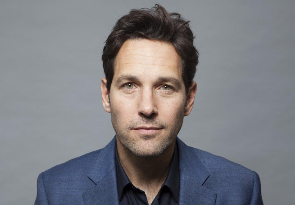 Paul Rudd. El actor ha sido coronado 'el hombre vivo más sexy de 2021' por la revista People: «Soy lo suficientemente consciente como para saber que cuando la gente se entere de que me han elegido para esto dirán ‘¿Qué?’. No es falsa humildad. Hay mucha gente que debería recibirlo antes que yo», dijo sin poder salir de su asombro.