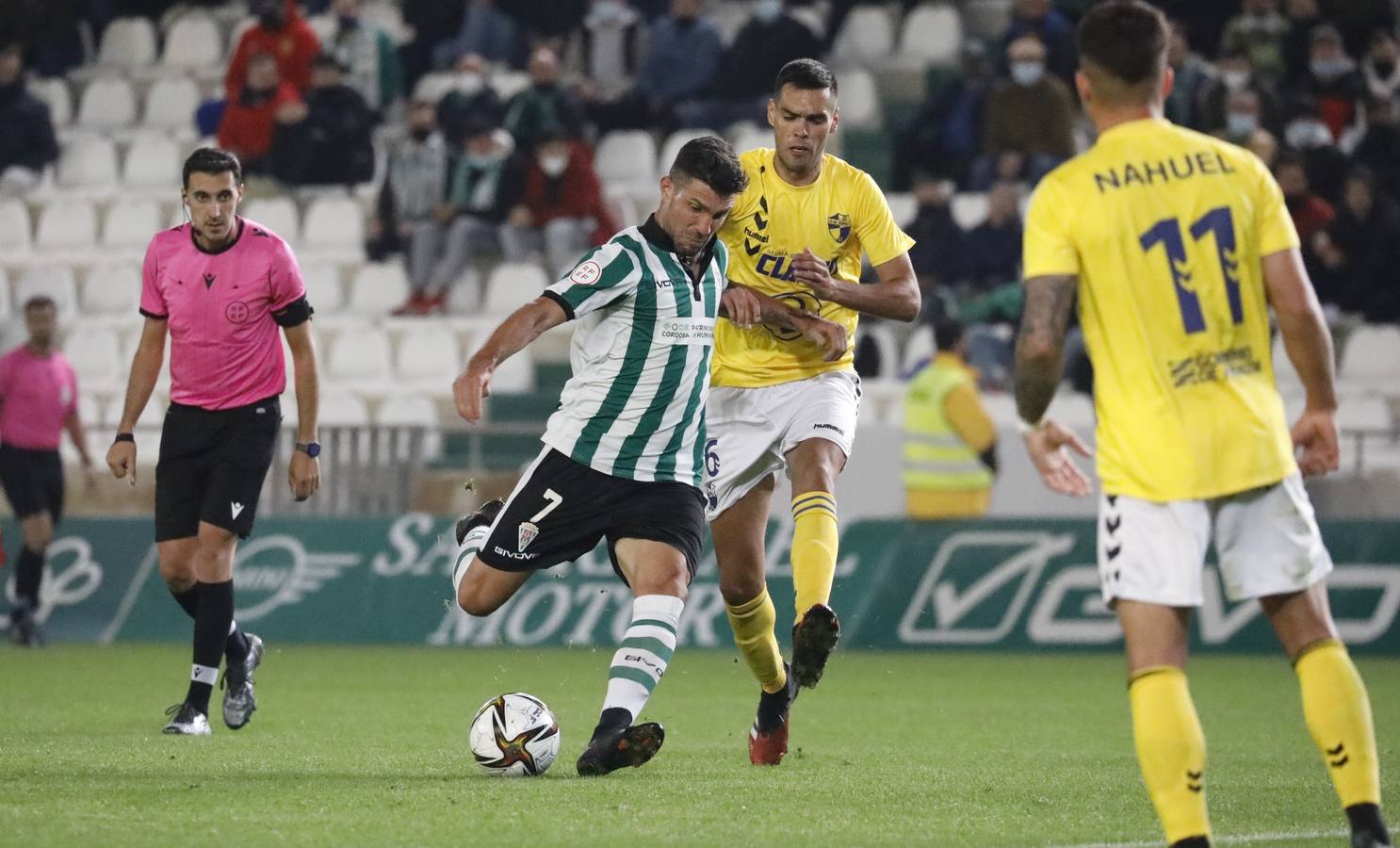 Las mejores imágenes y el ambiente en la grada del Córdoba CF - CD Ebro