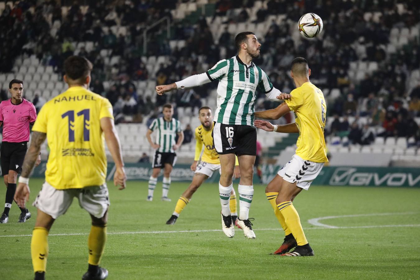 Las mejores imágenes y el ambiente en la grada del Córdoba CF - CD Ebro