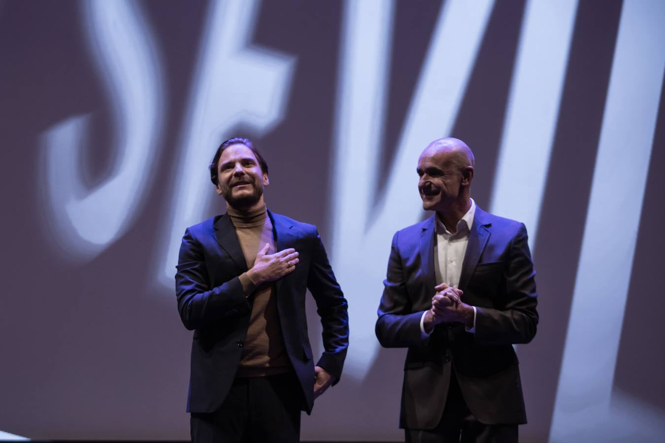 Daniel Brühl recibe el Premio Ciudad de Sevilla, en imágenes