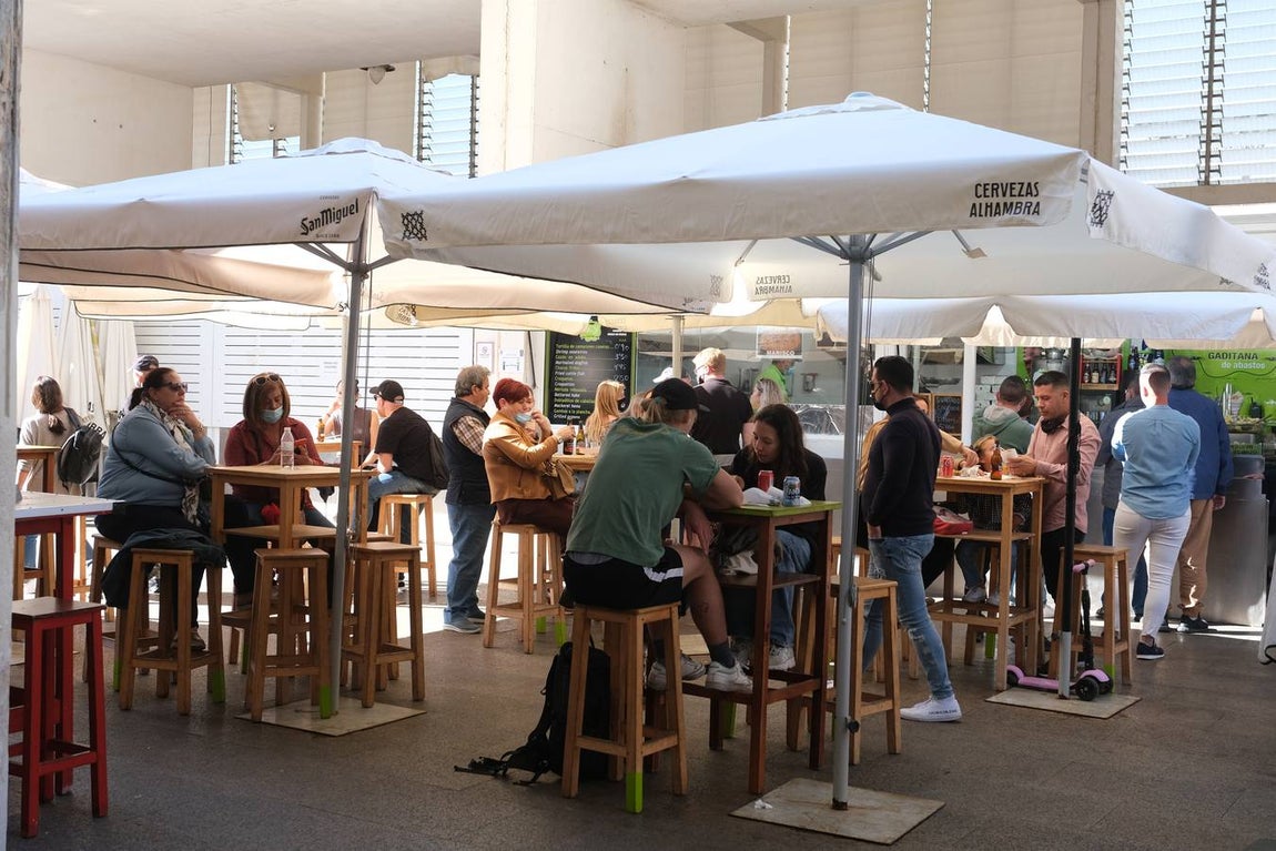 Los comercios de los cascos históricos recobran algo de pulso