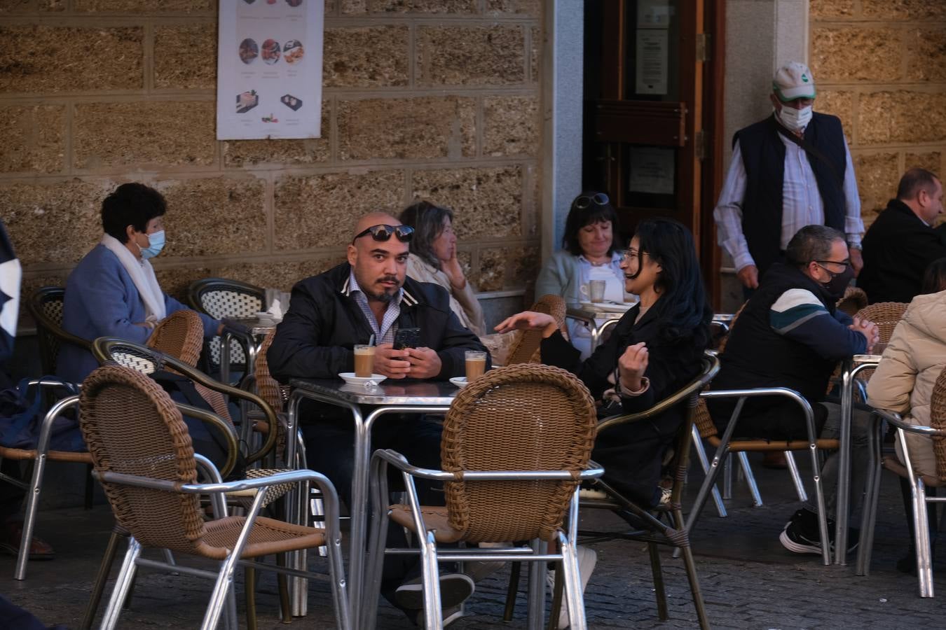 Los comercios de los cascos históricos recobran algo de pulso