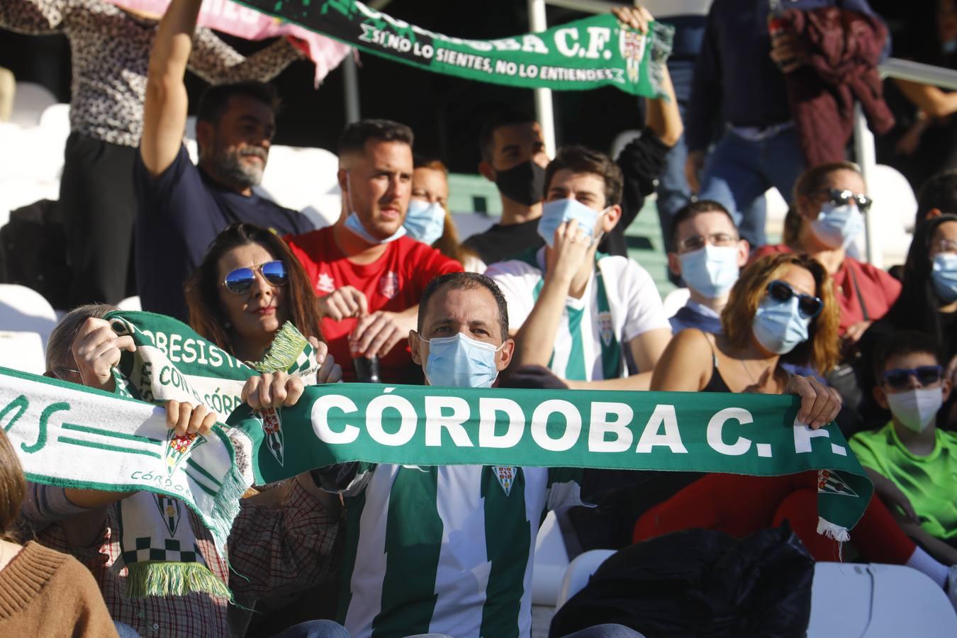 La grada del Córdoba-Cacereño, en imágenes