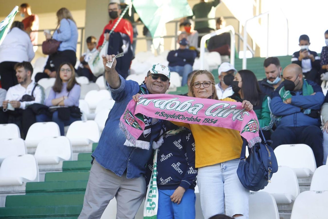 La grada del Córdoba-Cacereño, en imágenes