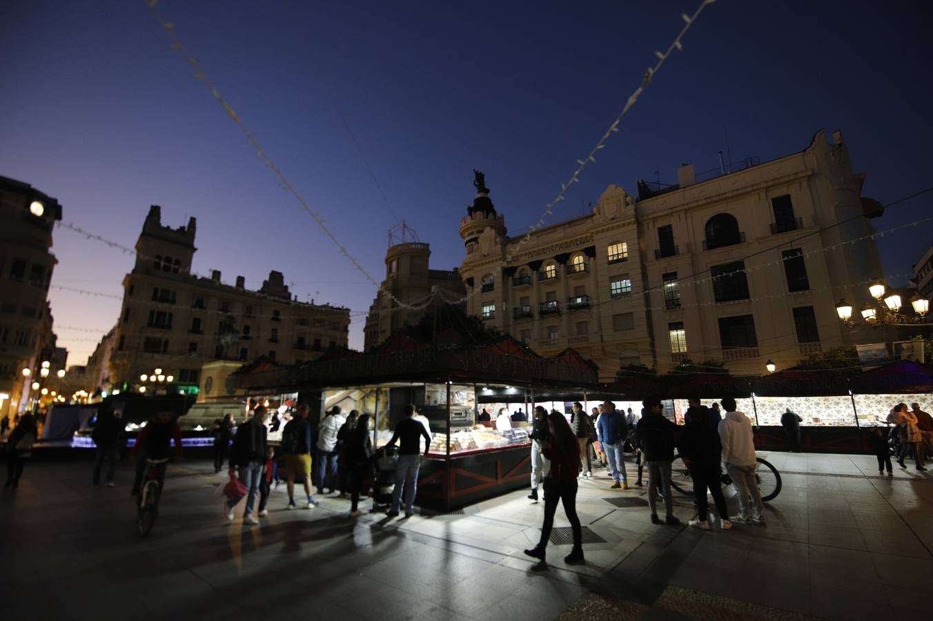 El arranque del mercado navideño de Córdoba en Las Tendillas, en imágenes