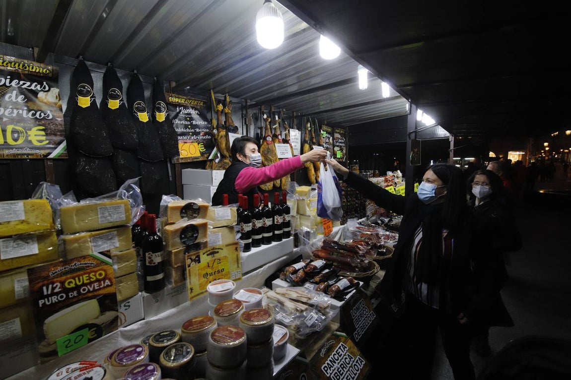 El arranque del mercado navideño de Córdoba en Las Tendillas, en imágenes