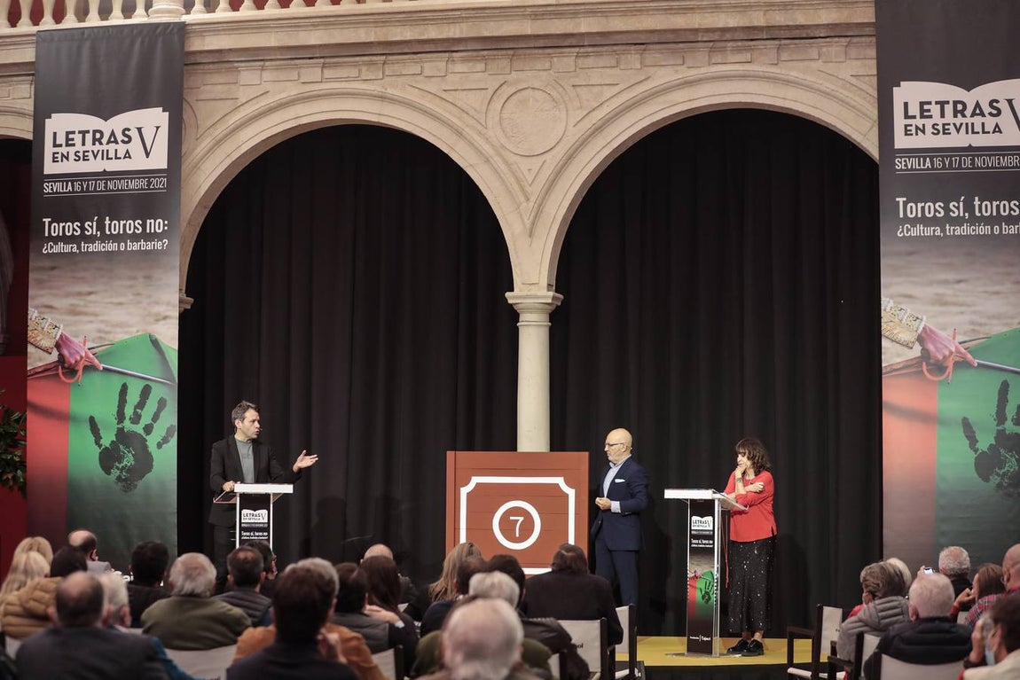 En imágenes, &#039;Toros sí, toros no: ¿cultura, tradición o barbarie?&#039; en el ciclo &#039;Letras de Sevilla&#039;