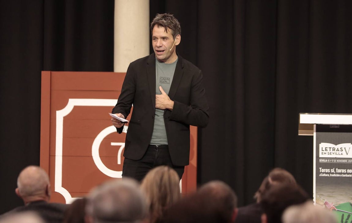 En imágenes, &#039;Toros sí, toros no: ¿cultura, tradición o barbarie?&#039; en el ciclo &#039;Letras de Sevilla&#039;