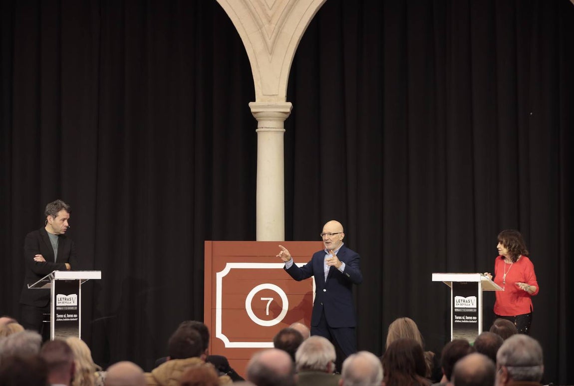 En imágenes, &#039;Toros sí, toros no: ¿cultura, tradición o barbarie?&#039; en el ciclo &#039;Letras de Sevilla&#039;