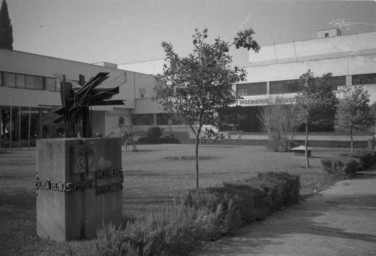 Connmemoración del 50 aniversario de la primera promoción de la Escuela Técnica Superior de Ingenieros Industriales  de Sevilla, en imágenes