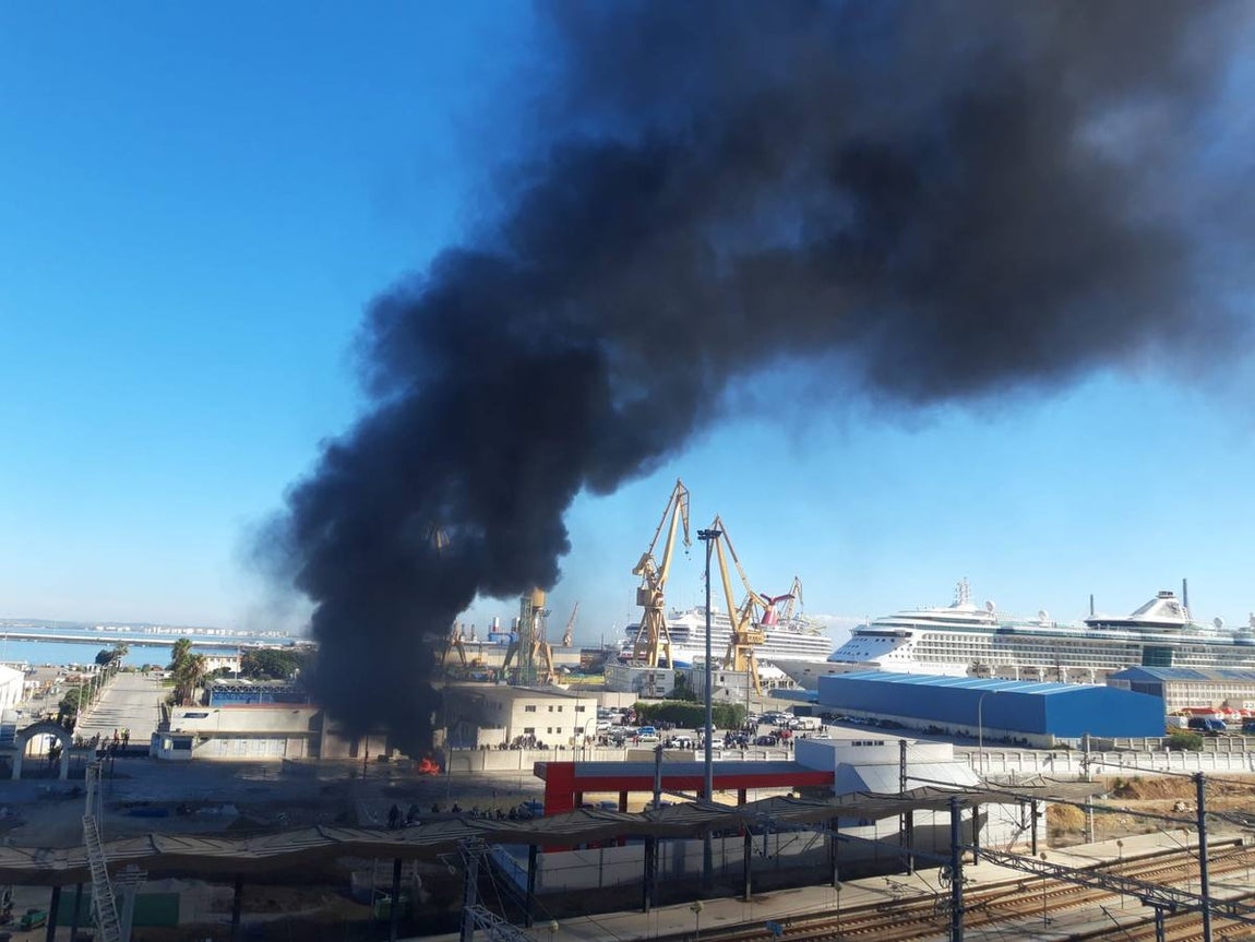Fotos: La Policía actúa en la protesta del Metal en Cádiz