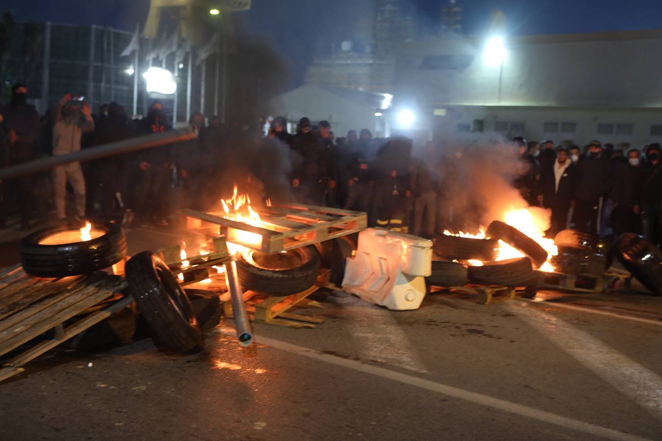 Fotos: La Policía actúa en la protesta del Metal en Cádiz