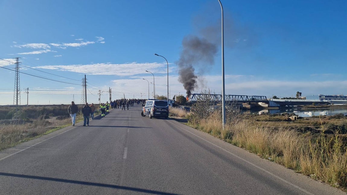 Fotos: Tensión en el Puente de Hierro en San Fernando