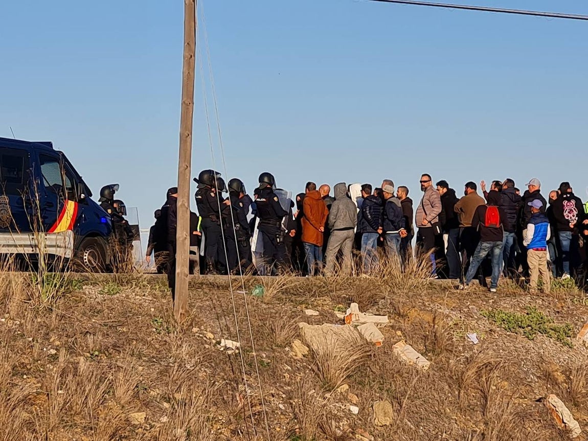 Fotos: Tensión en el Puente de Hierro en San Fernando
