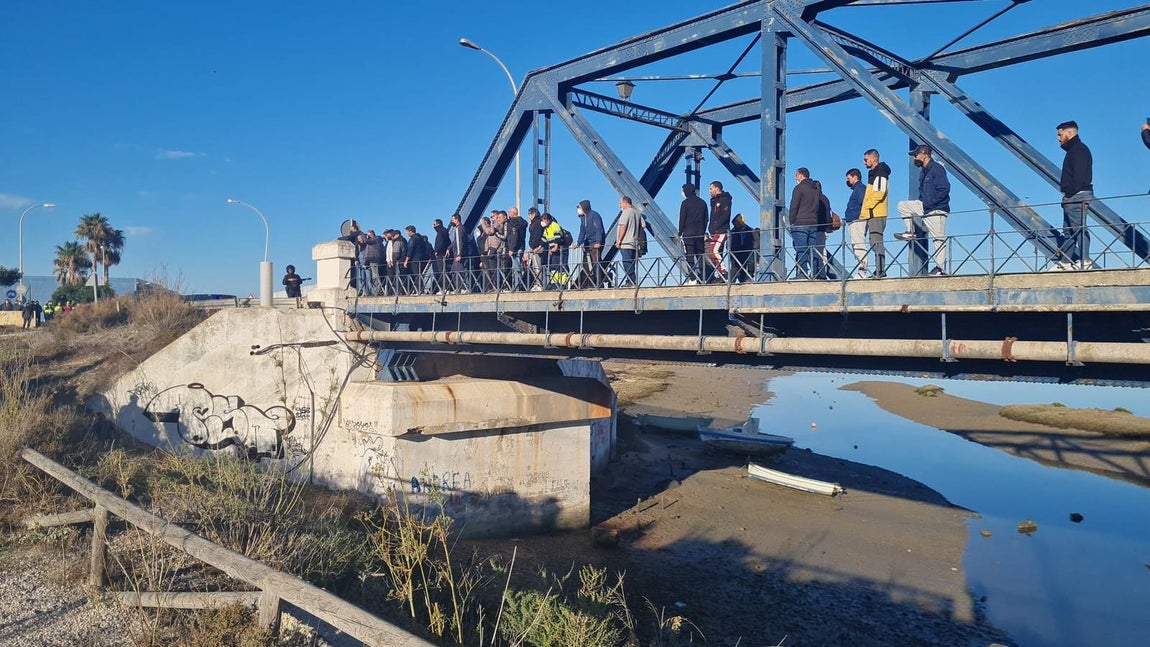 Fotos: Tensión en el Puente de Hierro en San Fernando