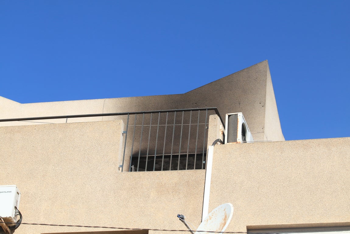 En imágenes,  el inmueble en el que han muerto tres personas en un incendio &#039;intencionado&#039;en Almería