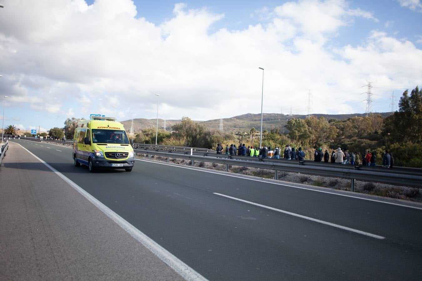 Piquetes cortan la carretera que comunica con el hospital de la Línea de la Concepción