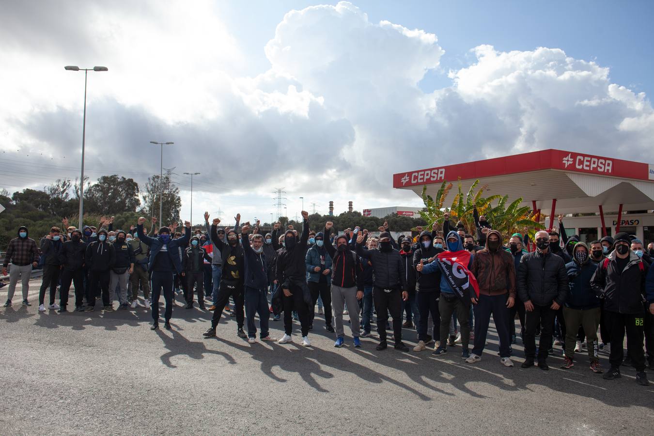 Piquetes cortan la carretera que comunica con el hospital de la Línea de la Concepción