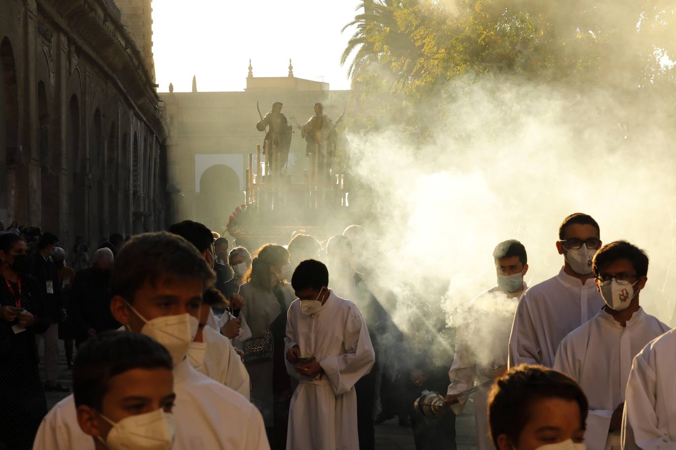 La procesión de San Acisclo y Santa Victoria, patronos de Córdoba, en imágenes