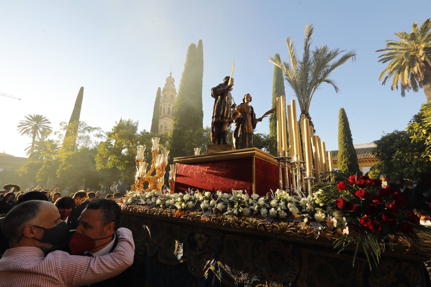 La procesión de San Acisclo y Santa Victoria, patronos de Córdoba, en imágenes