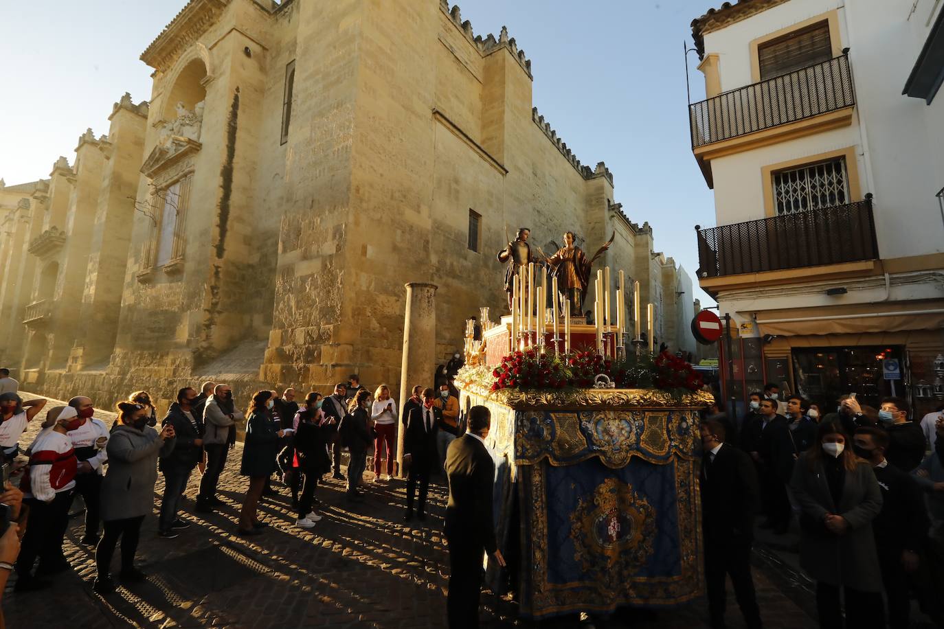 La procesión de San Acisclo y Santa Victoria, patronos de Córdoba, en imágenes