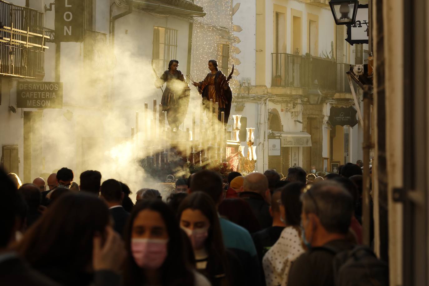 La procesión de San Acisclo y Santa Victoria, patronos de Córdoba, en imágenes