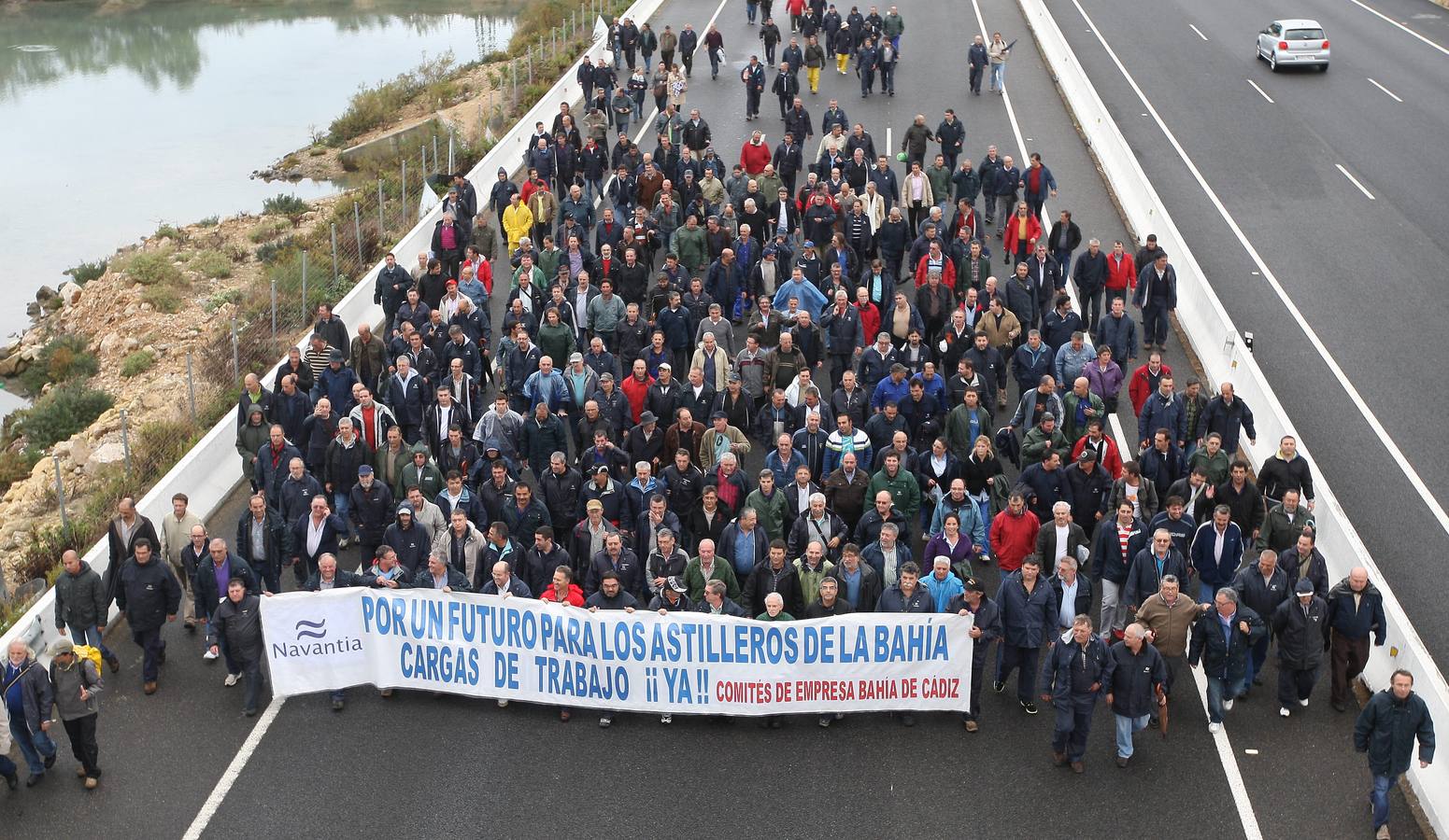 Manifestacion de los trabajadores de la factoría naval Navantia de Puerto Real pidiendo más trabajo para la empresa. 