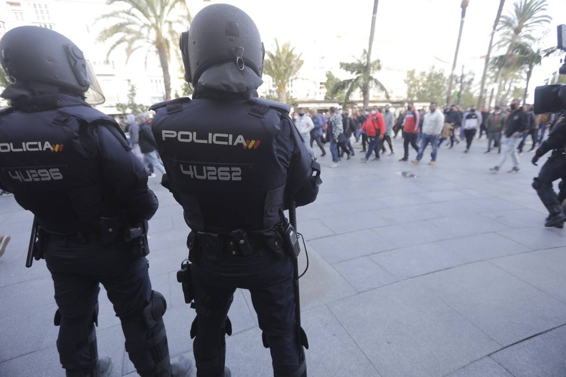 FOTOS: La huelga del Metal del jueves siembra el caos circulatorio en Cádiz por el movimiento de los piquetes
