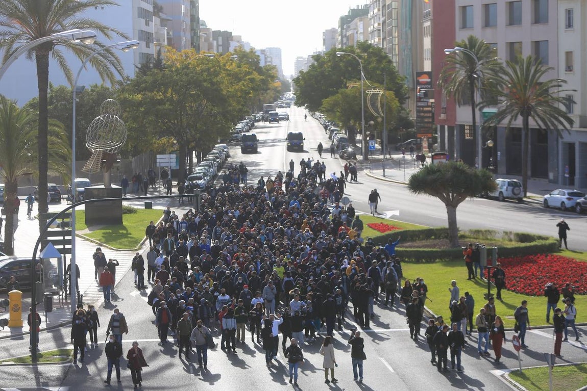 FOTOS: La huelga del Metal del jueves siembra el caos circulatorio en Cádiz por el movimiento de los piquetes