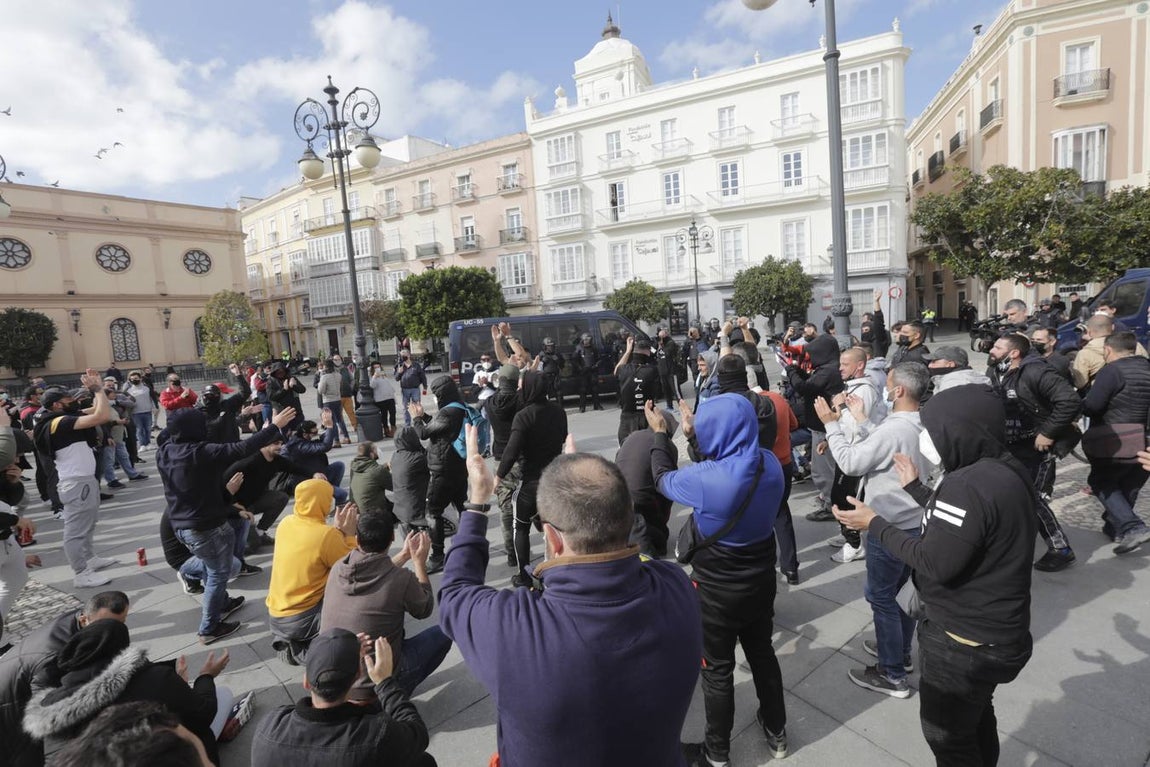 FOTOS: La huelga del Metal del jueves siembra el caos circulatorio en Cádiz por el movimiento de los piquetes