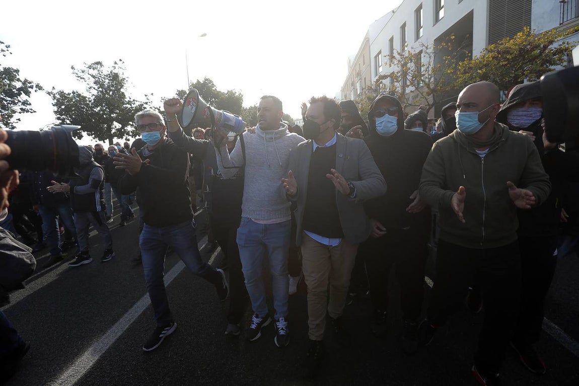 FOTOS: La huelga del Metal del jueves siembra el caos circulatorio en Cádiz por el movimiento de los piquetes