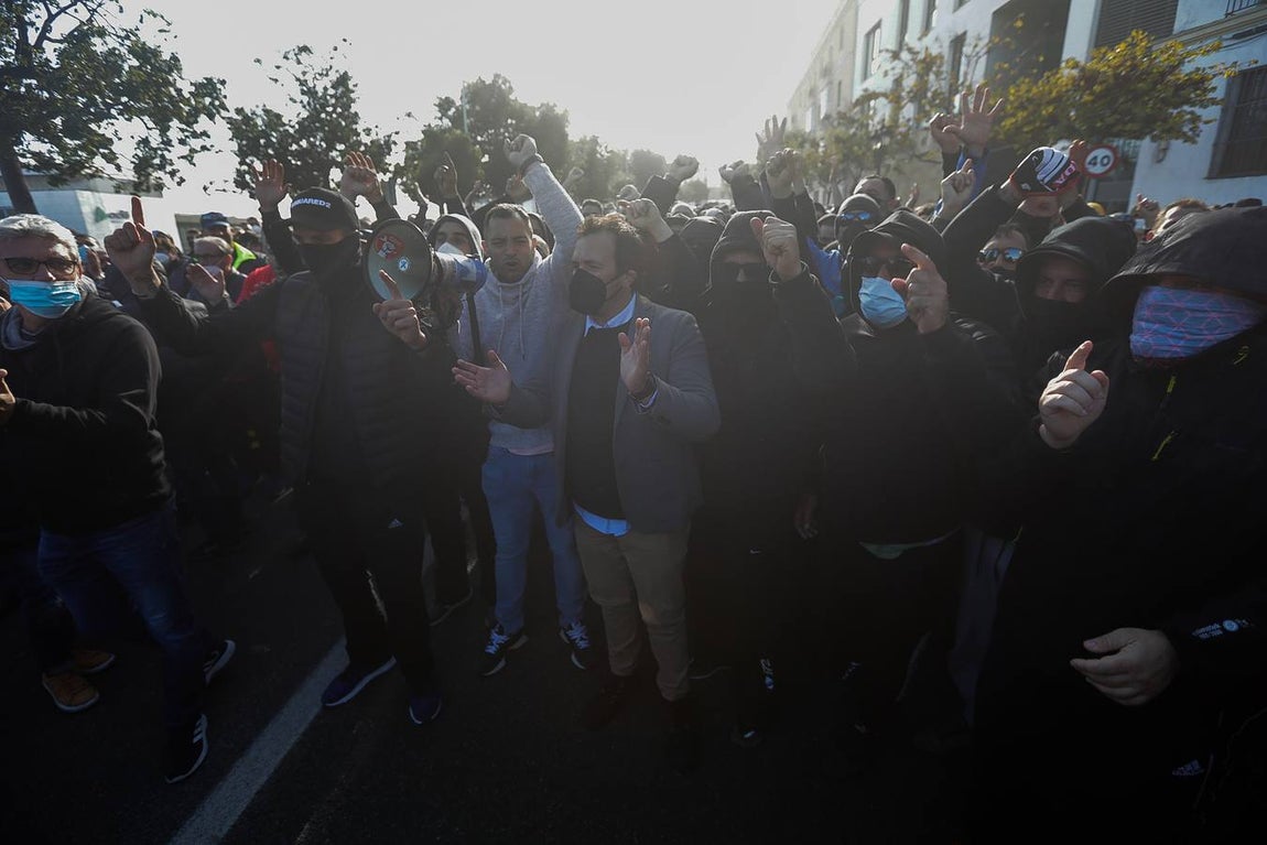 FOTOS: La huelga del Metal del jueves siembra el caos circulatorio en Cádiz por el movimiento de los piquetes