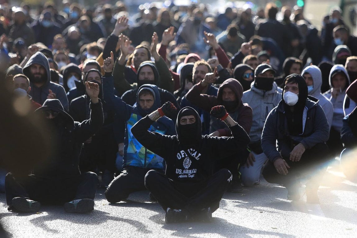 FOTOS: La huelga del Metal del jueves siembra el caos circulatorio en Cádiz por el movimiento de los piquetes