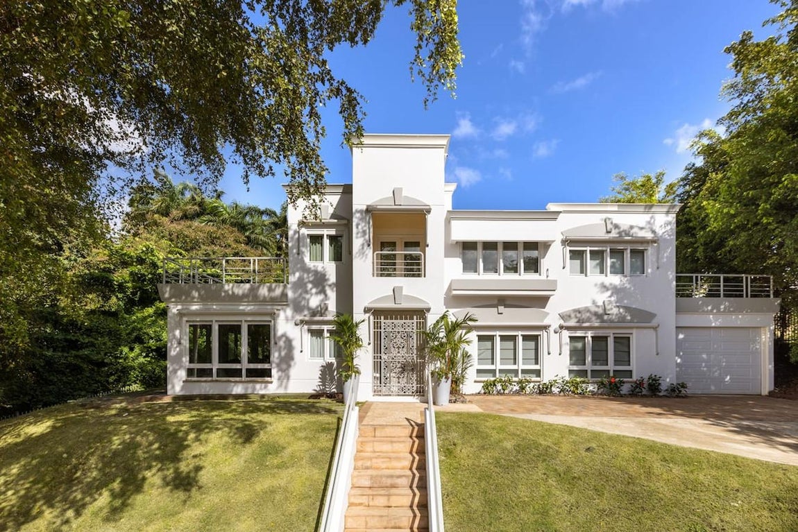 La mansión puertorriqueña que Daddy Yankee alquila en Airbnb. En el caso del artista, el dinero recaudado junto con otra cuantiosa cifra que correr a cargo de Airbnb se destinará a la organización PRoTechos, que reconstruye casas para comunidades puertorriqueñas que perdieron las suyas durante el huracán Irma, María y otros desastres naturales.