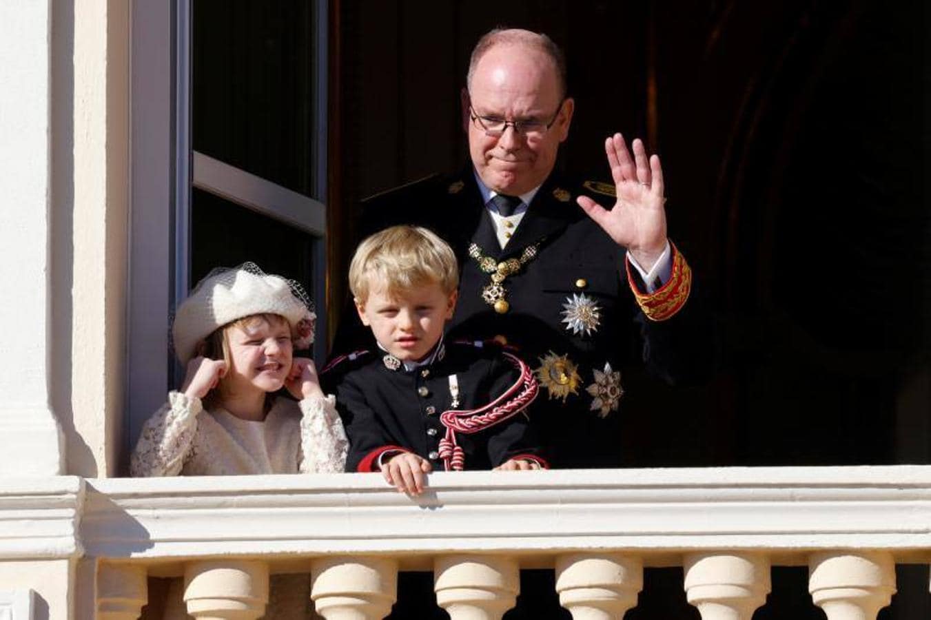 Los Grimaldi arropan al Príncipe Alberto en ausencia de Charlene, en imágenes