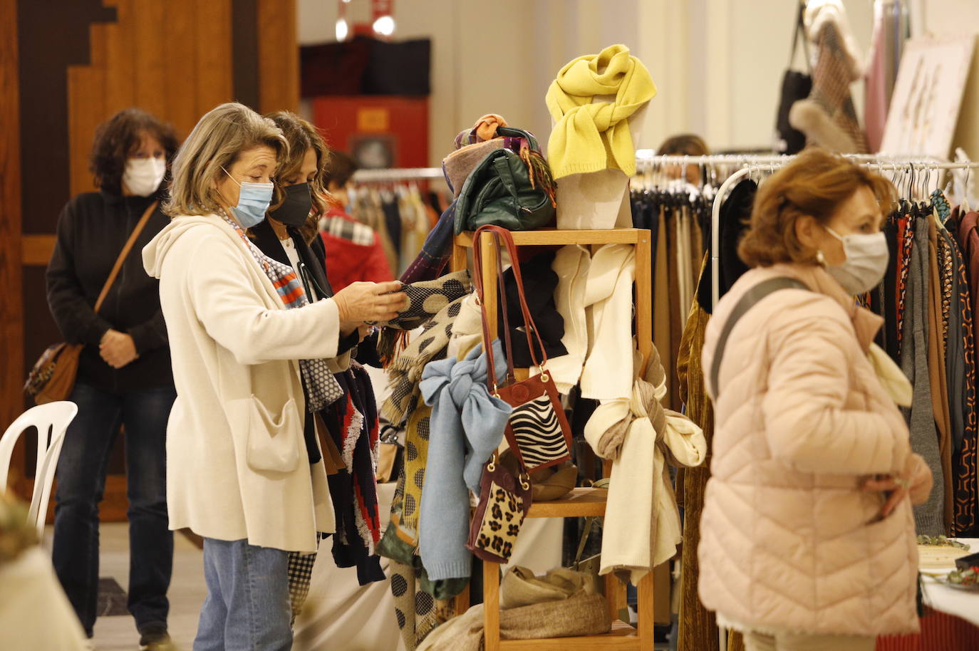 La apertura del Mercadillo Navideño de Adevida en Córdoba, en imágenes