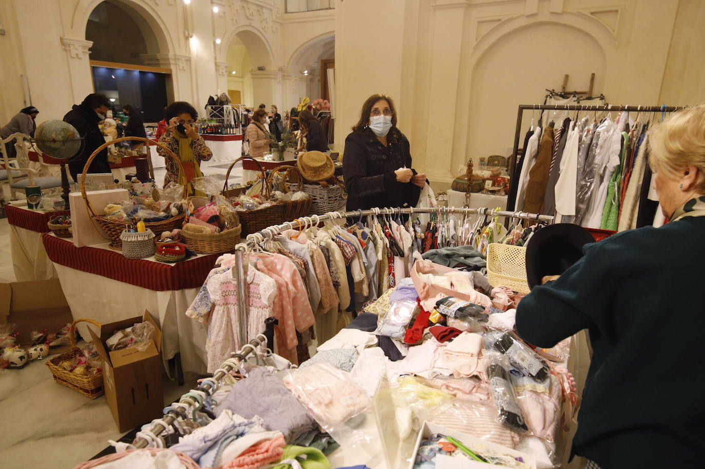 La apertura del Mercadillo Navideño de Adevida en Córdoba, en imágenes