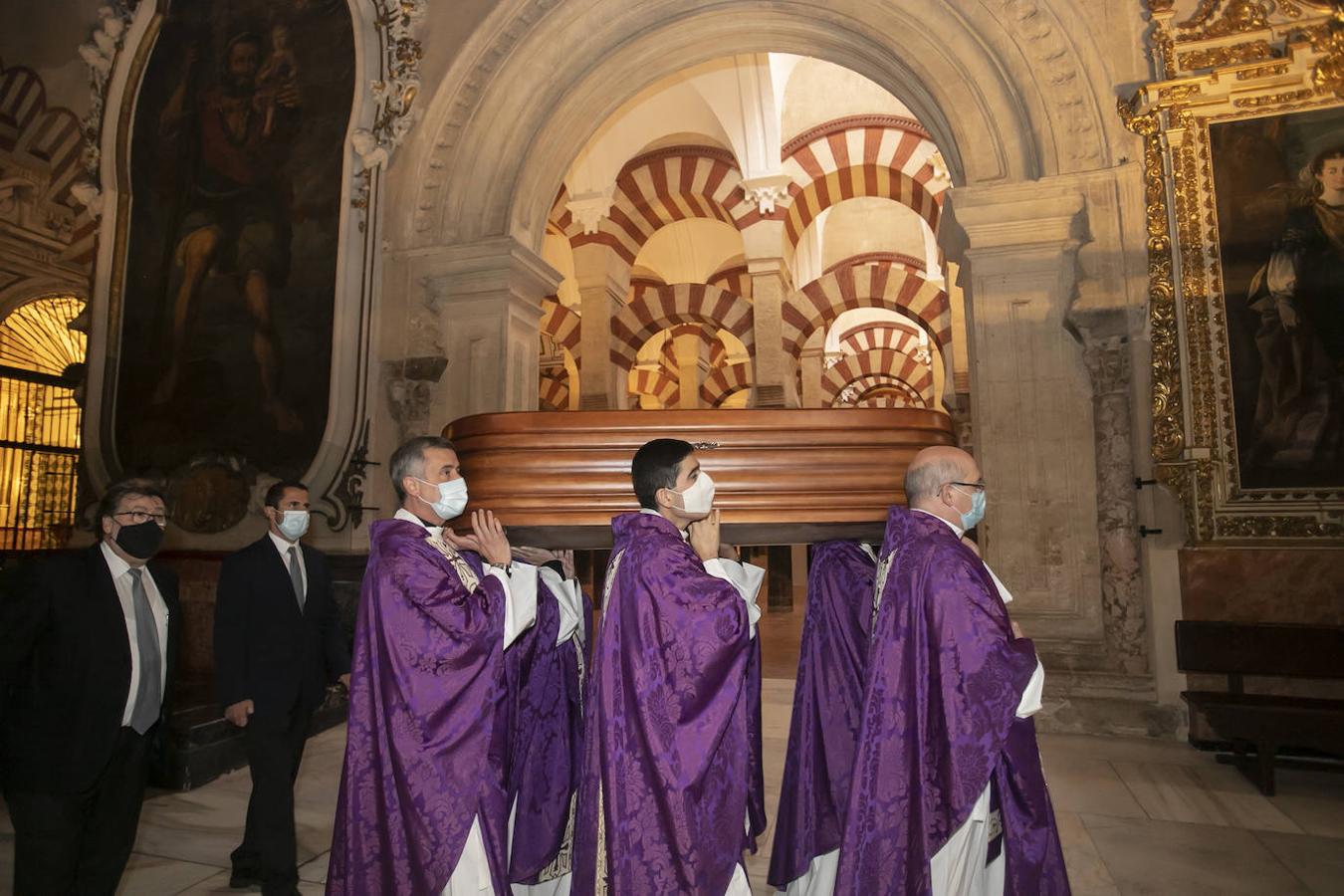 El funeral de Manuel Nieto Cumplido en la Catedral de Córdoba, en imágenes