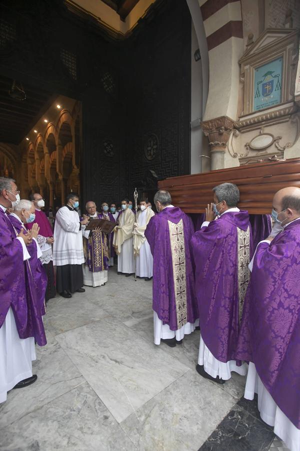 El funeral de Manuel Nieto Cumplido en la Catedral de Córdoba, en imágenes