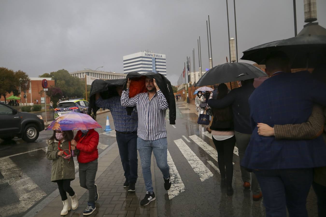 Intensa tormenta que ha descargado en Sevilla a partir de las cuatro de la tarde