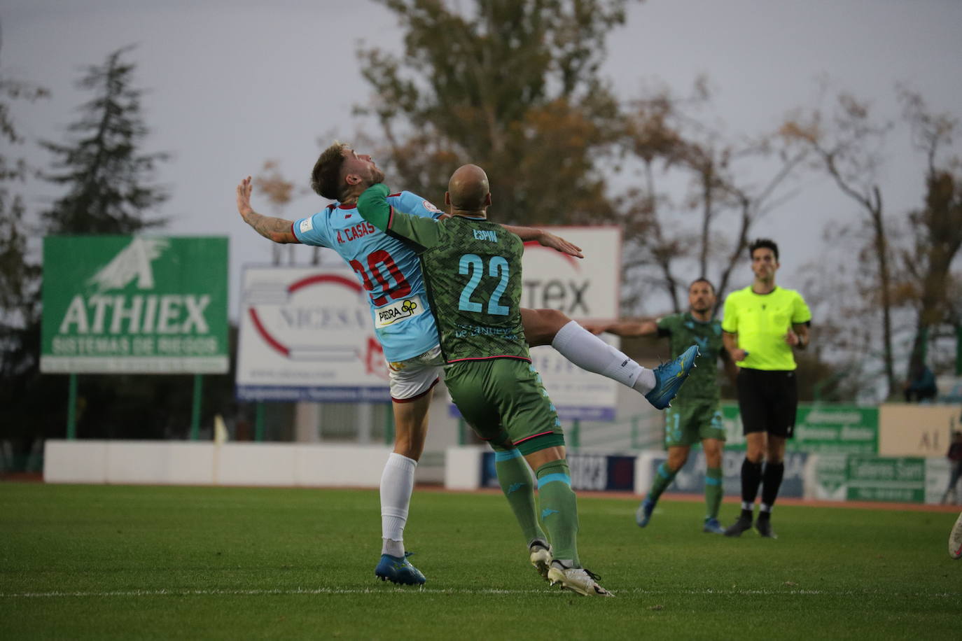 La decepción en el Córdoba CF tras caer ante el Villanovense, en imágenes