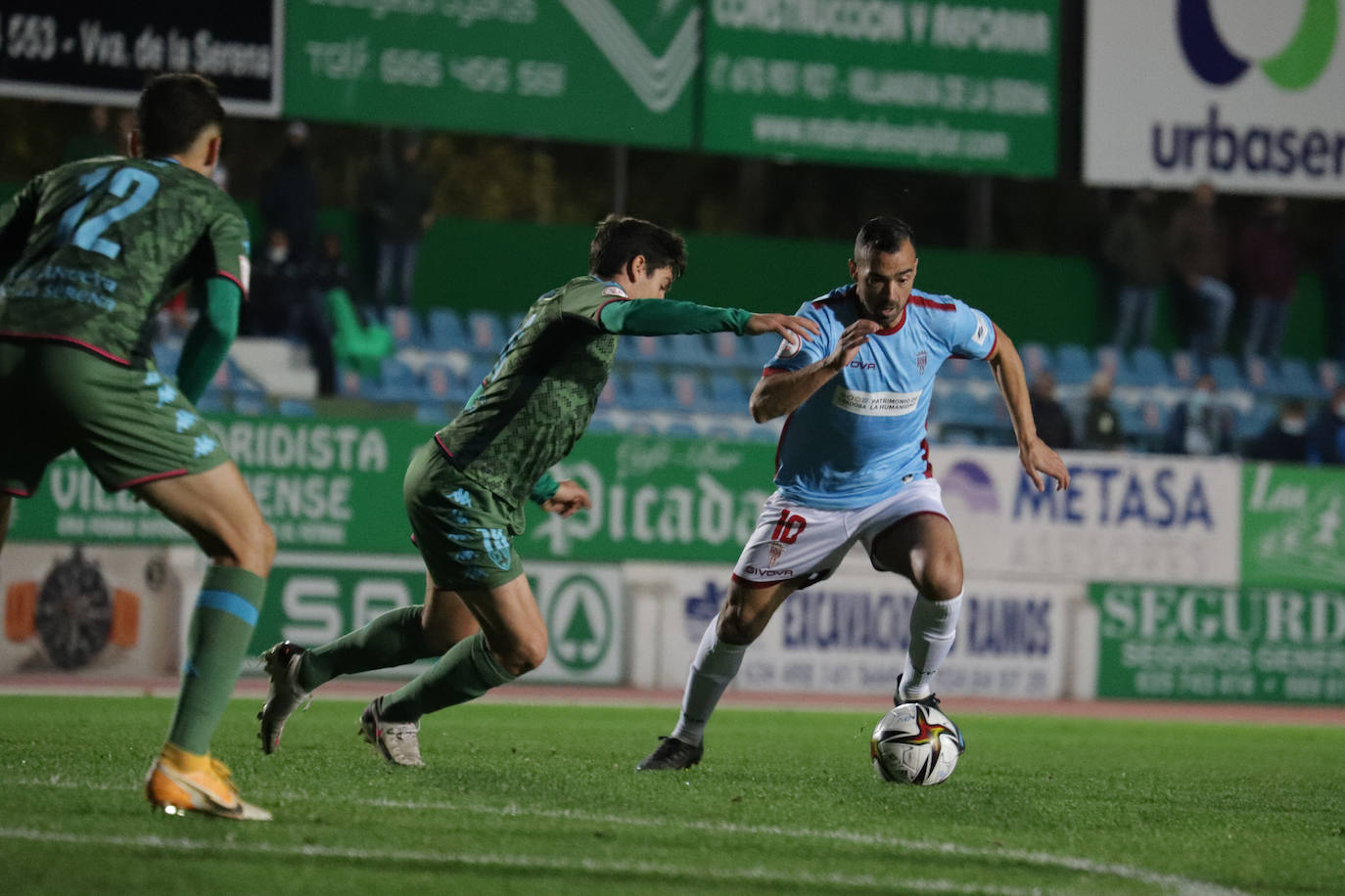 La decepción en el Córdoba CF tras caer ante el Villanovense, en imágenes