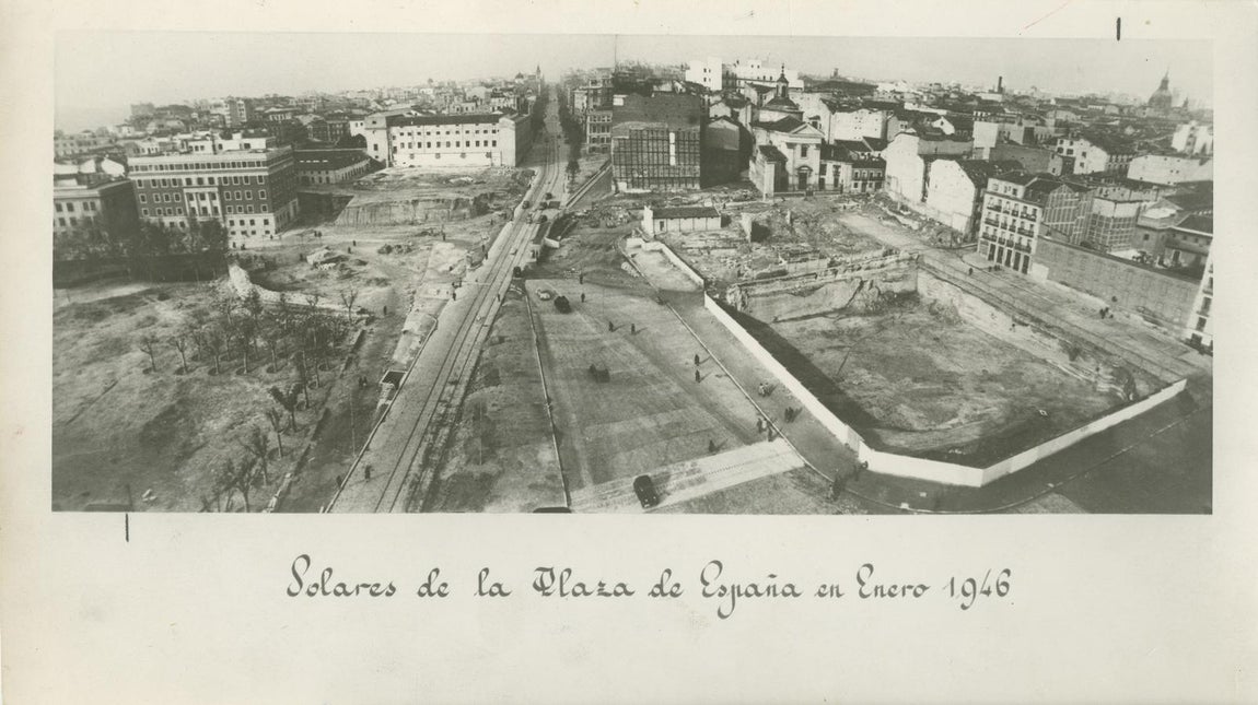 5. Enero de 1946. Solares de la plaza de España