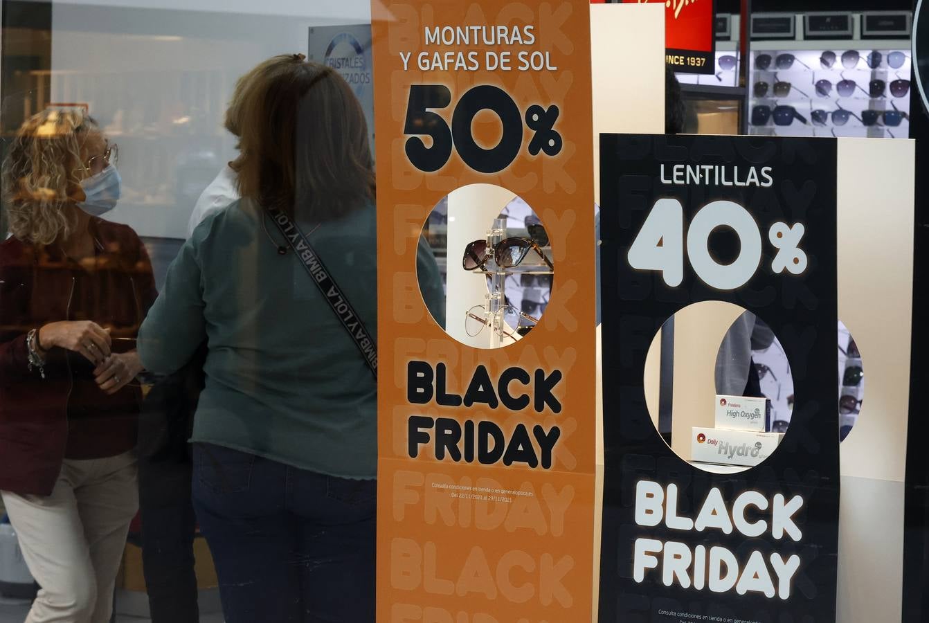 Black Friday 2021: Sevilla se tiñe de negro