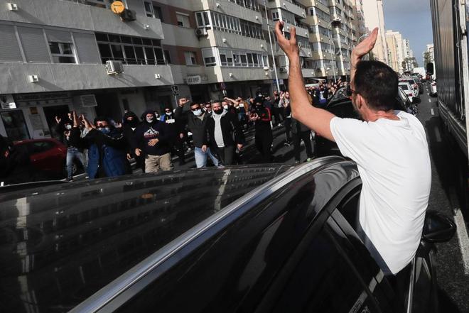 Cargas policiales en Puerto Real ante el lanzamiento de piedras de los manifestantes